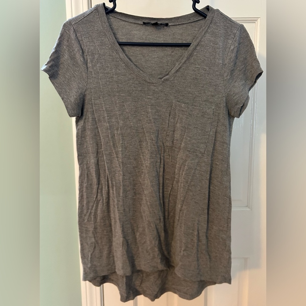 Cable & Gauge Small Gray V-Neck Women's Top